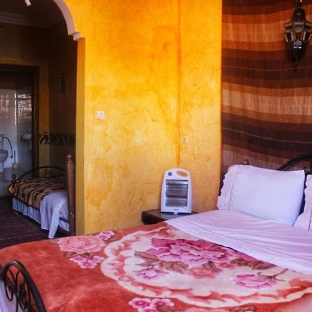 Auberge Et Hotel Les Amis Тафраут Екстериор снимка