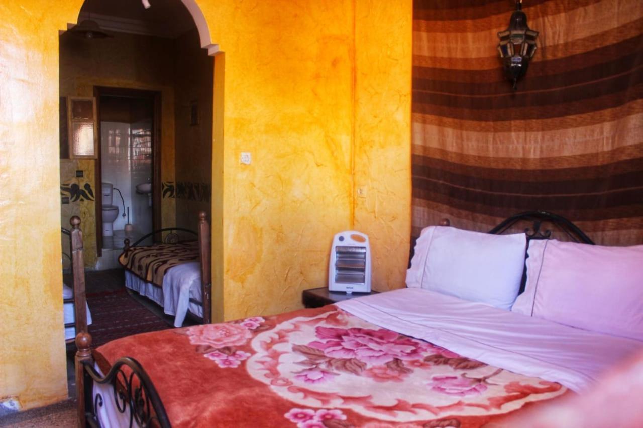 Auberge Et Hotel Les Amis Тафраут Екстериор снимка