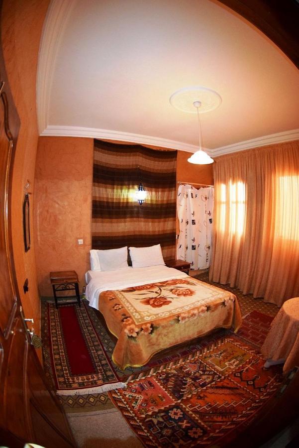 Auberge Et Hotel Les Amis Тафраут Екстериор снимка