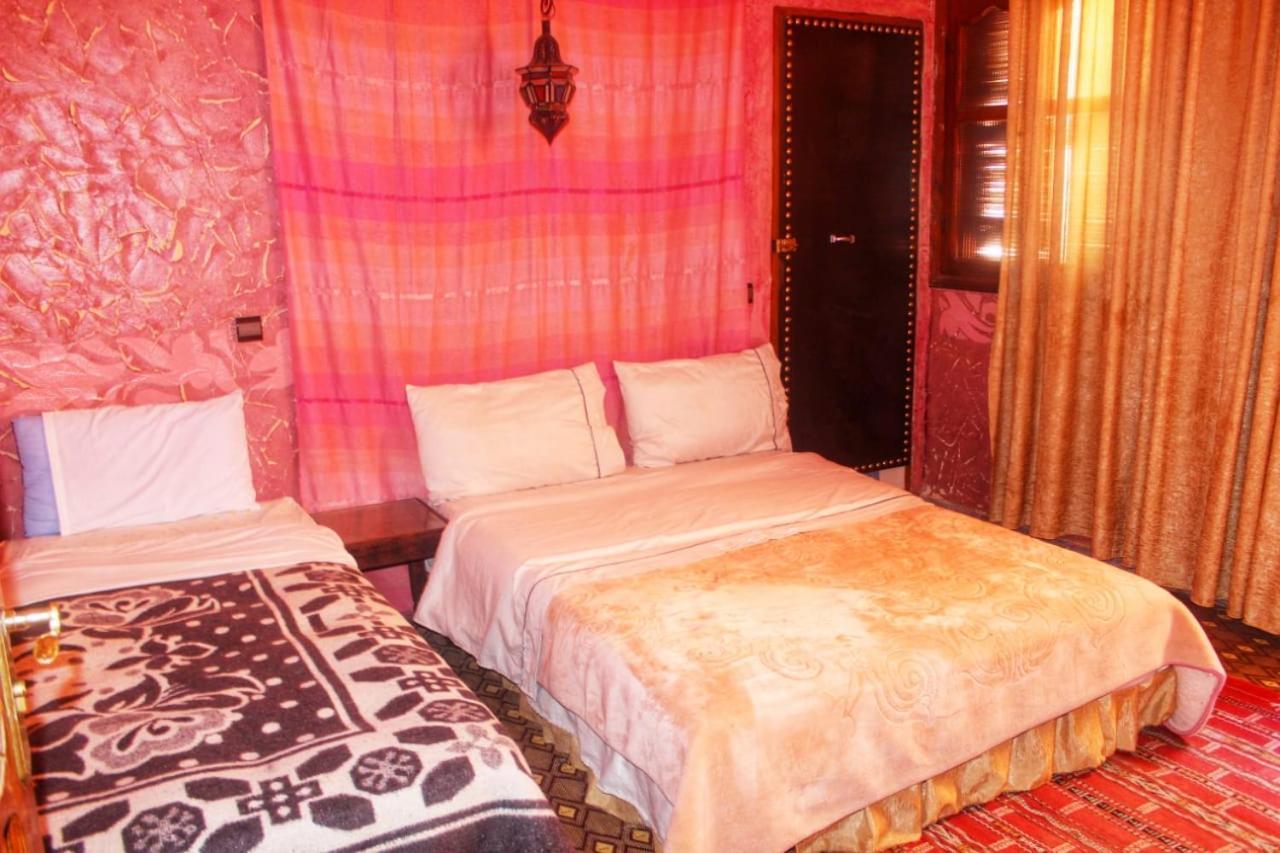 Auberge Et Hotel Les Amis Тафраут Екстериор снимка