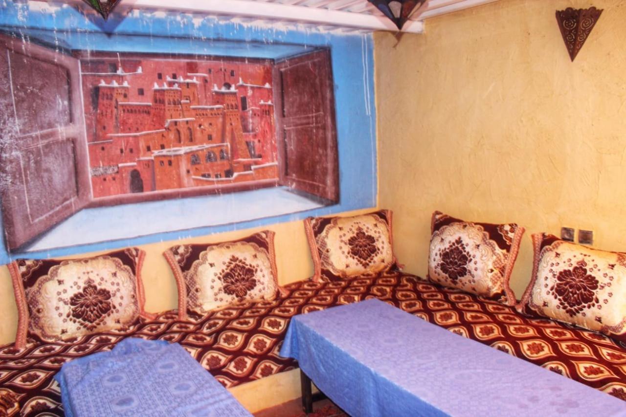 Auberge Et Hotel Les Amis Тафраут Екстериор снимка