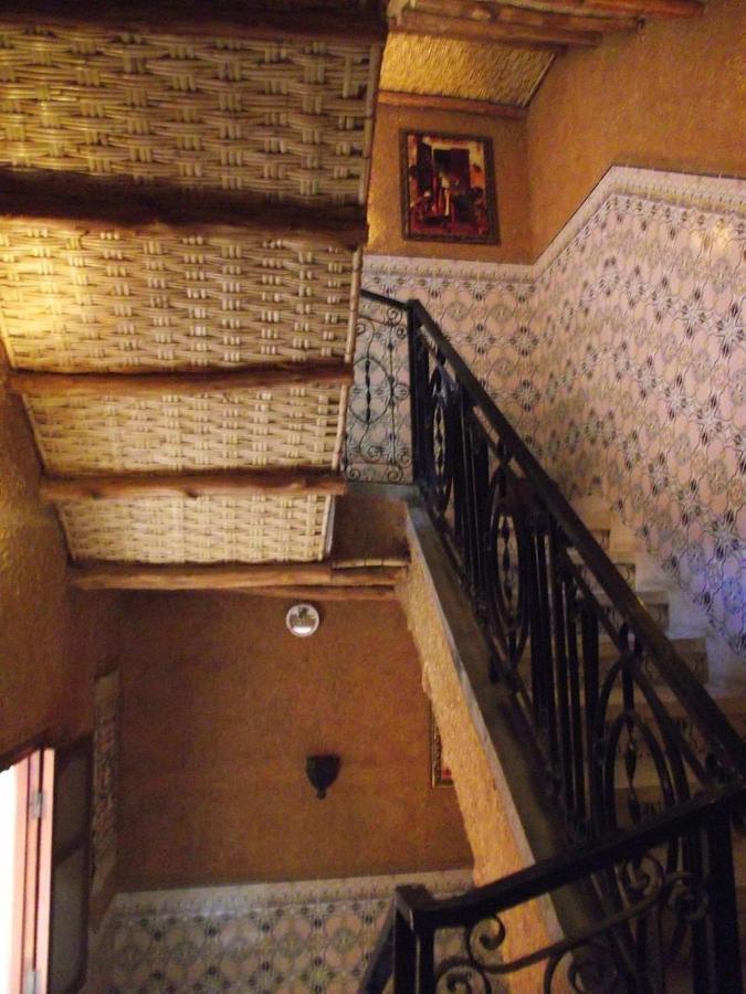 Auberge Et Hotel Les Amis Тафраут Екстериор снимка