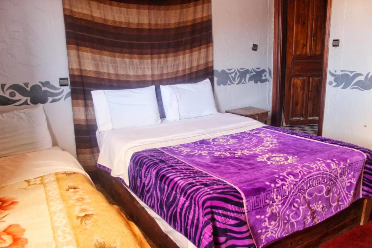 Auberge Et Hotel Les Amis Тафраут Екстериор снимка