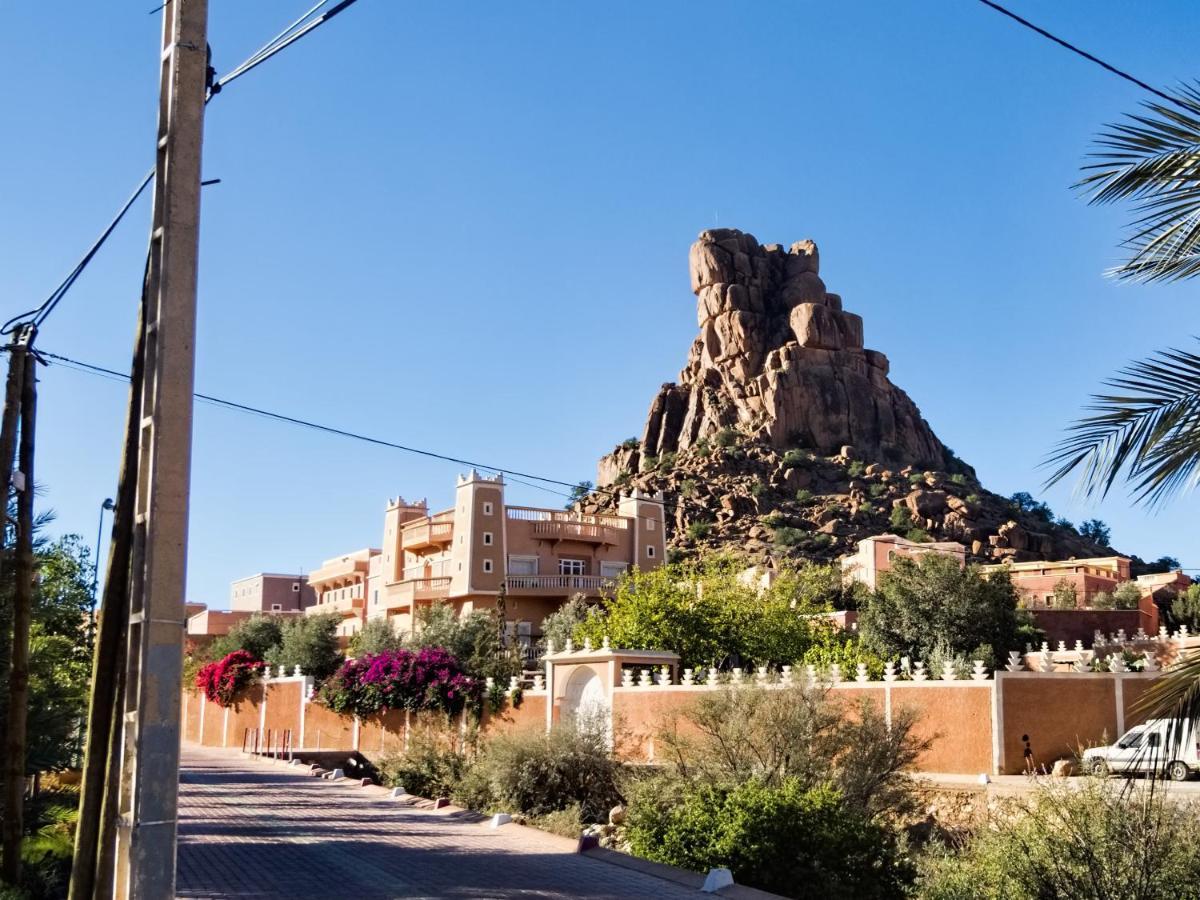 Auberge Et Hotel Les Amis Тафраут Екстериор снимка