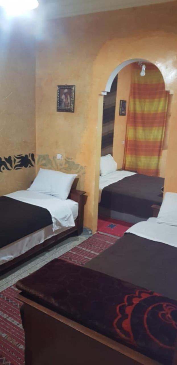 Auberge Et Hotel Les Amis Тафраут Екстериор снимка